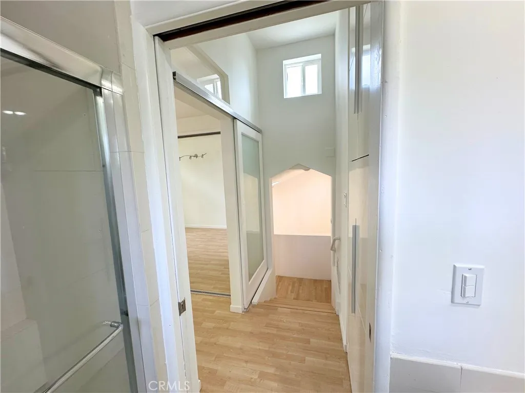 22037 Ybarra, Woodland Hills, California 91364 home-pic-20